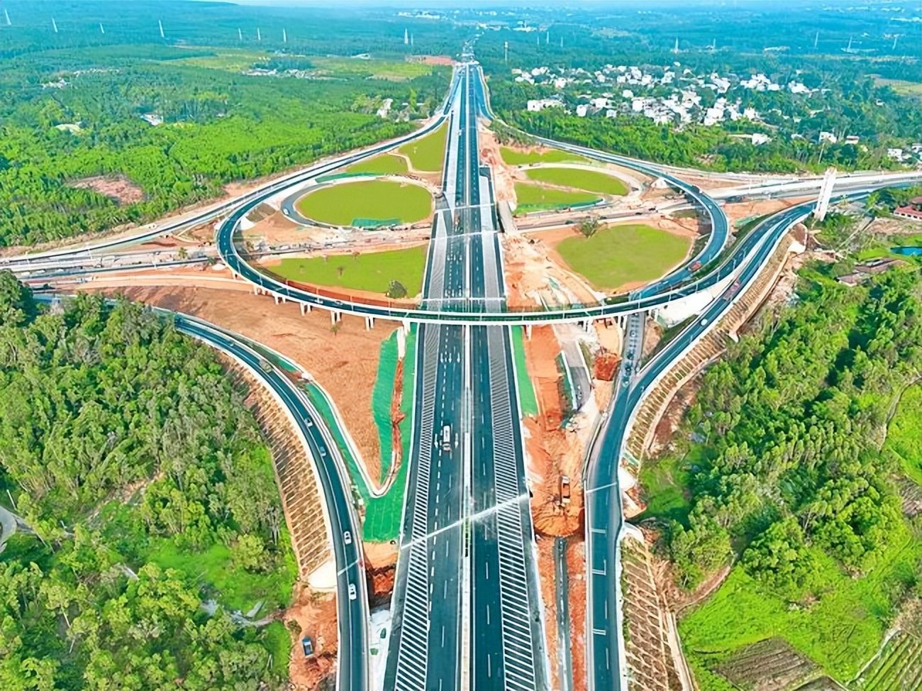 海南G98环岛高速公路洋浦互通立交改造工程主线通车